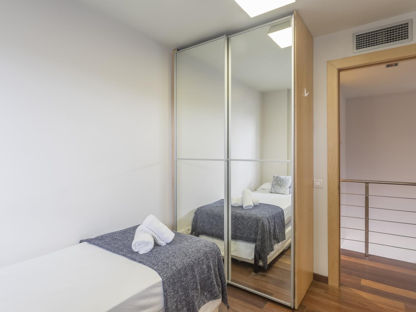 Apartment with Terrace and Pool near Park Güell - My Space Barcelona Mieszkanie