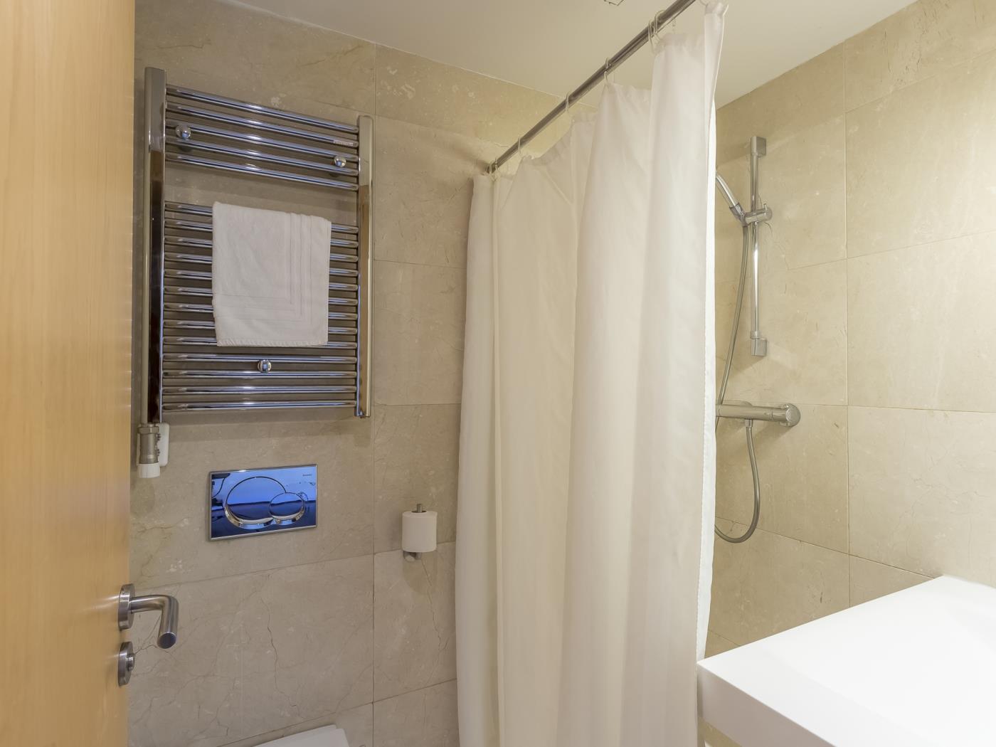 Apartment with Terrace and Pool near Park Güell - My Space Barcelona Mieszkanie