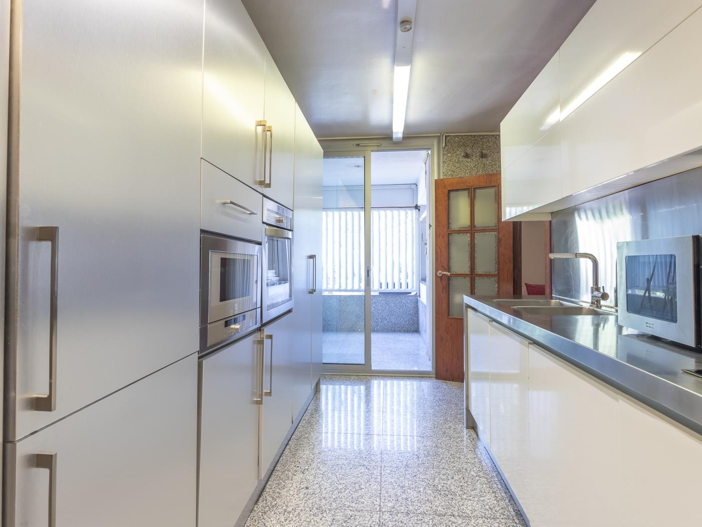 Classic executive Bonanova Apartment for 8 - My Space Barcelona Mieszkanie