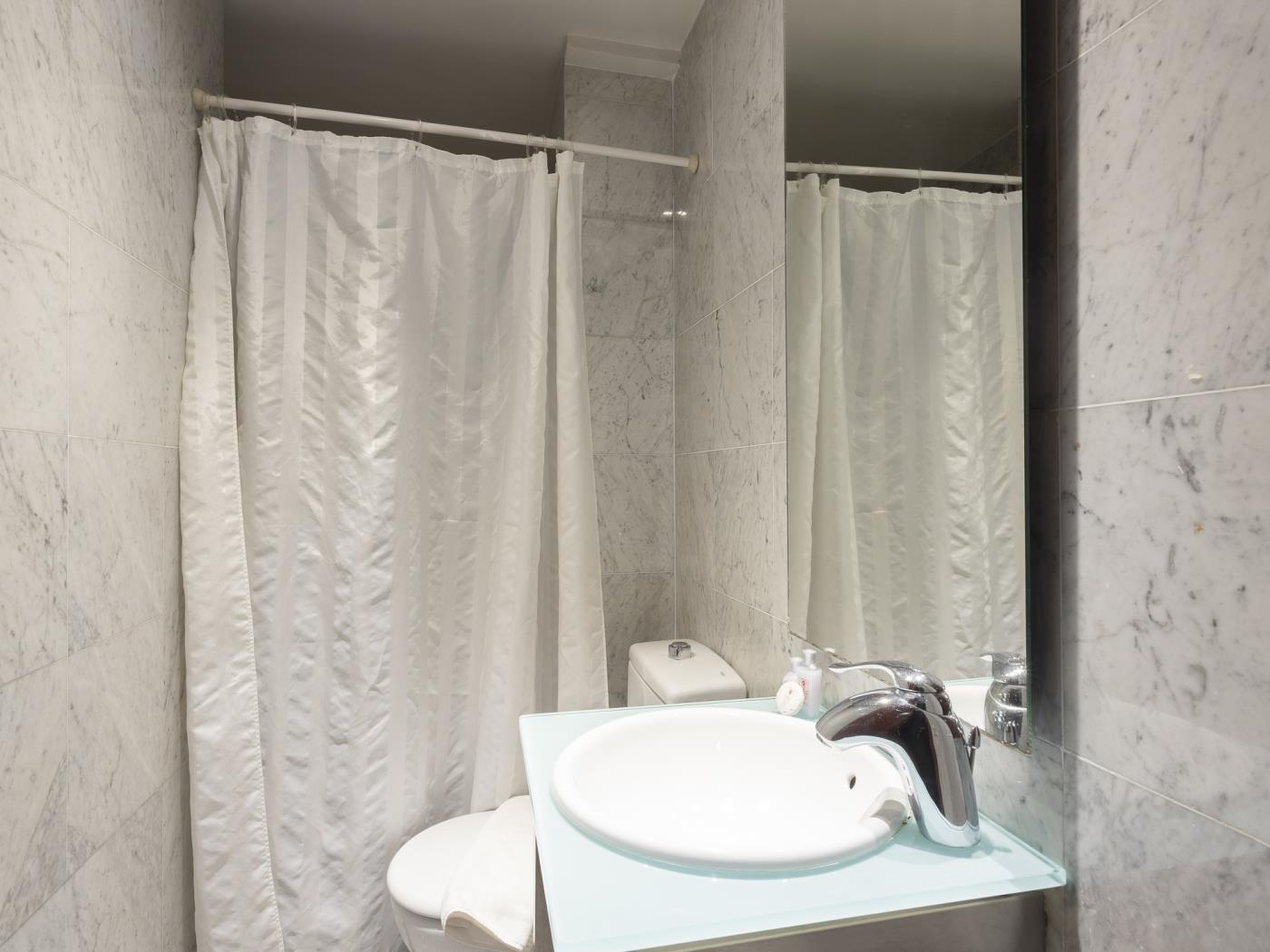 Classic executive Bonanova Apartment for 8 - My Space Barcelona Mieszkanie