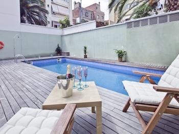Penthouse in Gracia Pool and Terrace near Sagrada