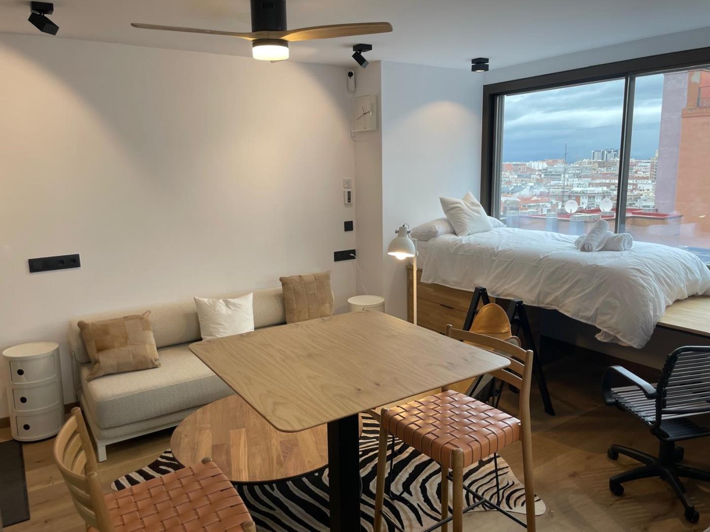 Nowoczesny loft z basenem na dachu i widokiem na miasto - My Space Madrid Mieszkanie