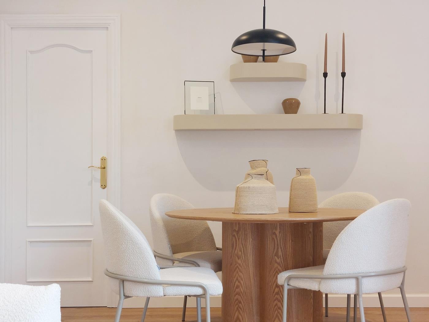 Jasne Mieszkanie z 2 Sypialniami i Balkonem - My Space Barcelona Mieszkanie