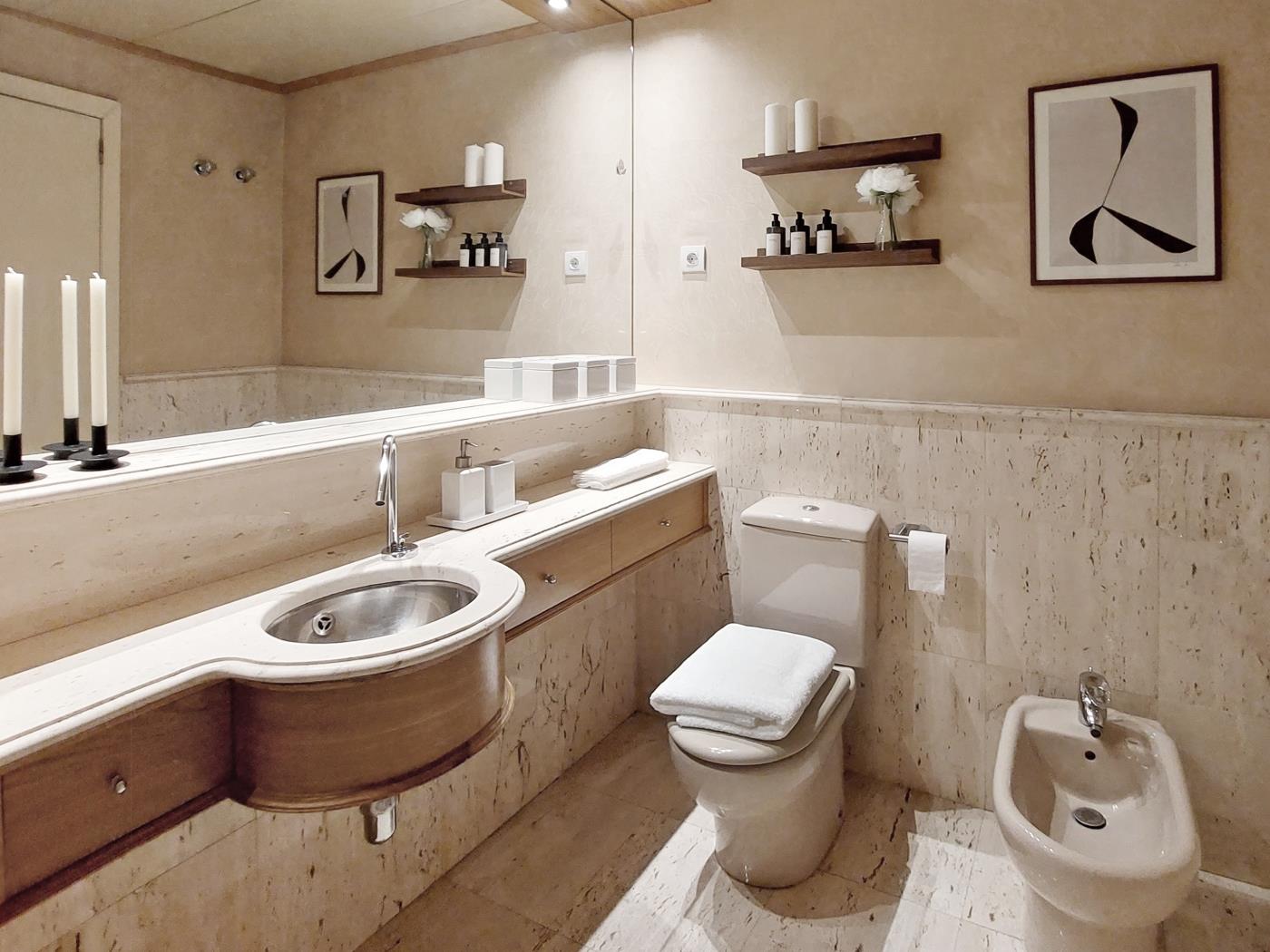 Umeblowane mieszkanie z 2 sypialniami i 2 łazienkami naprzeciwko - My Space Barcelona Mieszkanie