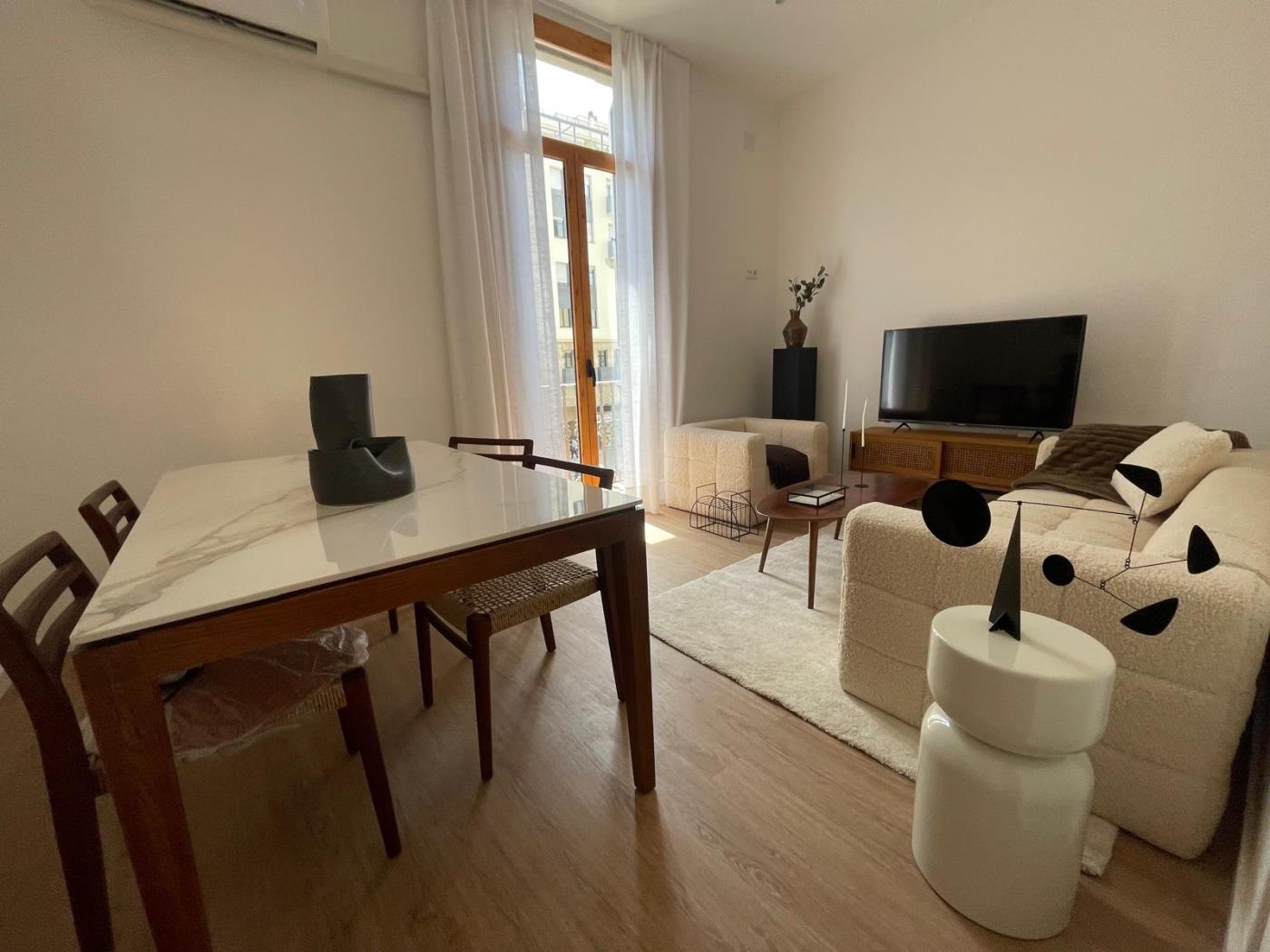 2 pokoje + balkony przy targu - My Space Barcelona Mieszkanie